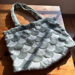 Rhythm tote back in mermaid colors